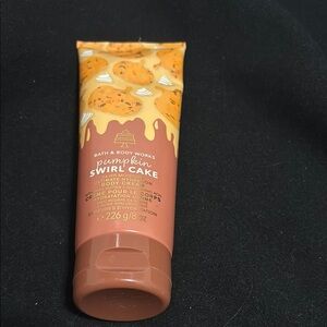 Bath & Body Works Pumpkin Swirl Cake Body Cream